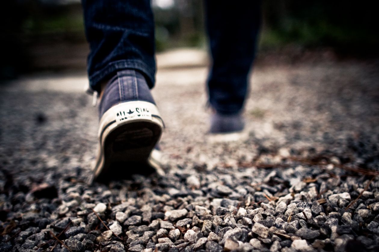 Free photo "Shoes Walking Feet Grey Gravel Blue Jeans"