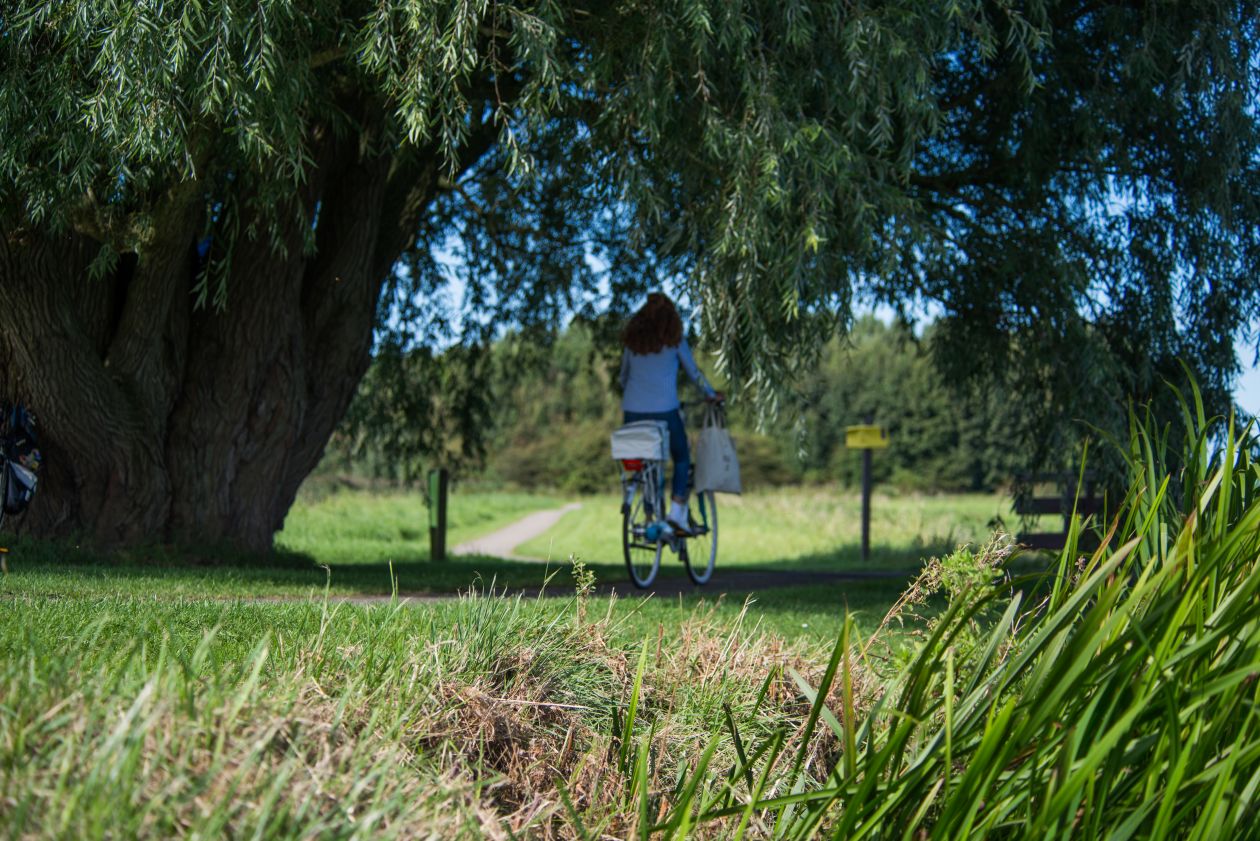 girl-and-her-bike_npreviews_5a35.jpg